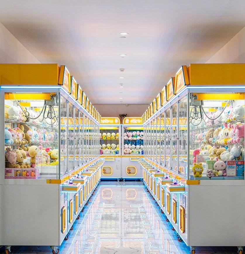 Full-row claw machine deployment